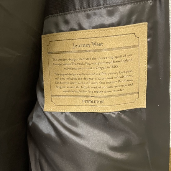 PENDLETON SILVERTON JOURNEY WEST SHEARLING BLANKET COAT Men SMALL, Women MEDIUM - Picture 4 of 9